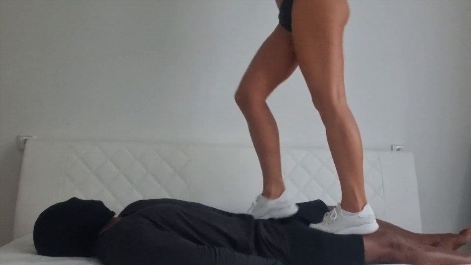 Barbievonberlin - Barbie Trample In White Sneakers No.12